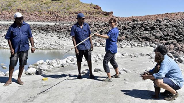 Cristiana Reali chez les aborigènes Worrorra en Australie