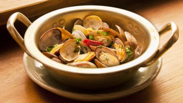 Sake Steamed Clams