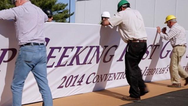 Behind the Scenes With Convention Volunteers