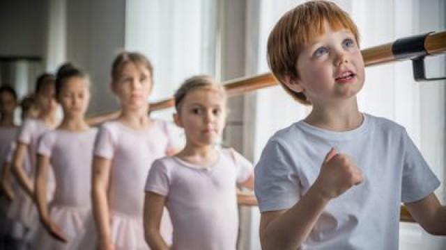 Karsten og Petra danser.