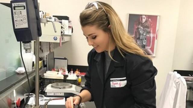 JE CRÉE MON ROUGE À LÈVRES M.A.C !