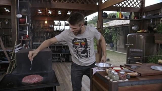 Hambúrguer Gigante e Batatas no Forno