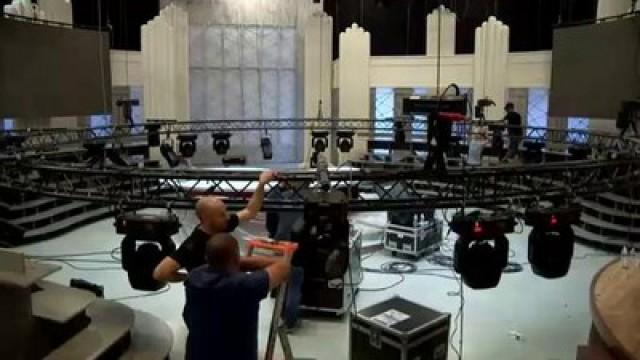 Le montage du plateau de Quotidien en time lapse