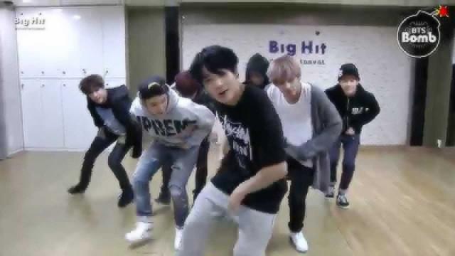 'War of Hormone' dance performance (Real WAR ver.)