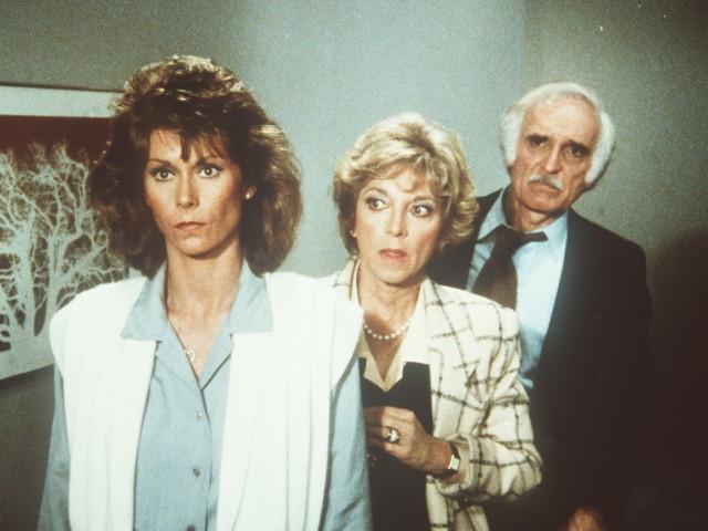 One Bear Dances, One Bear Doesn't