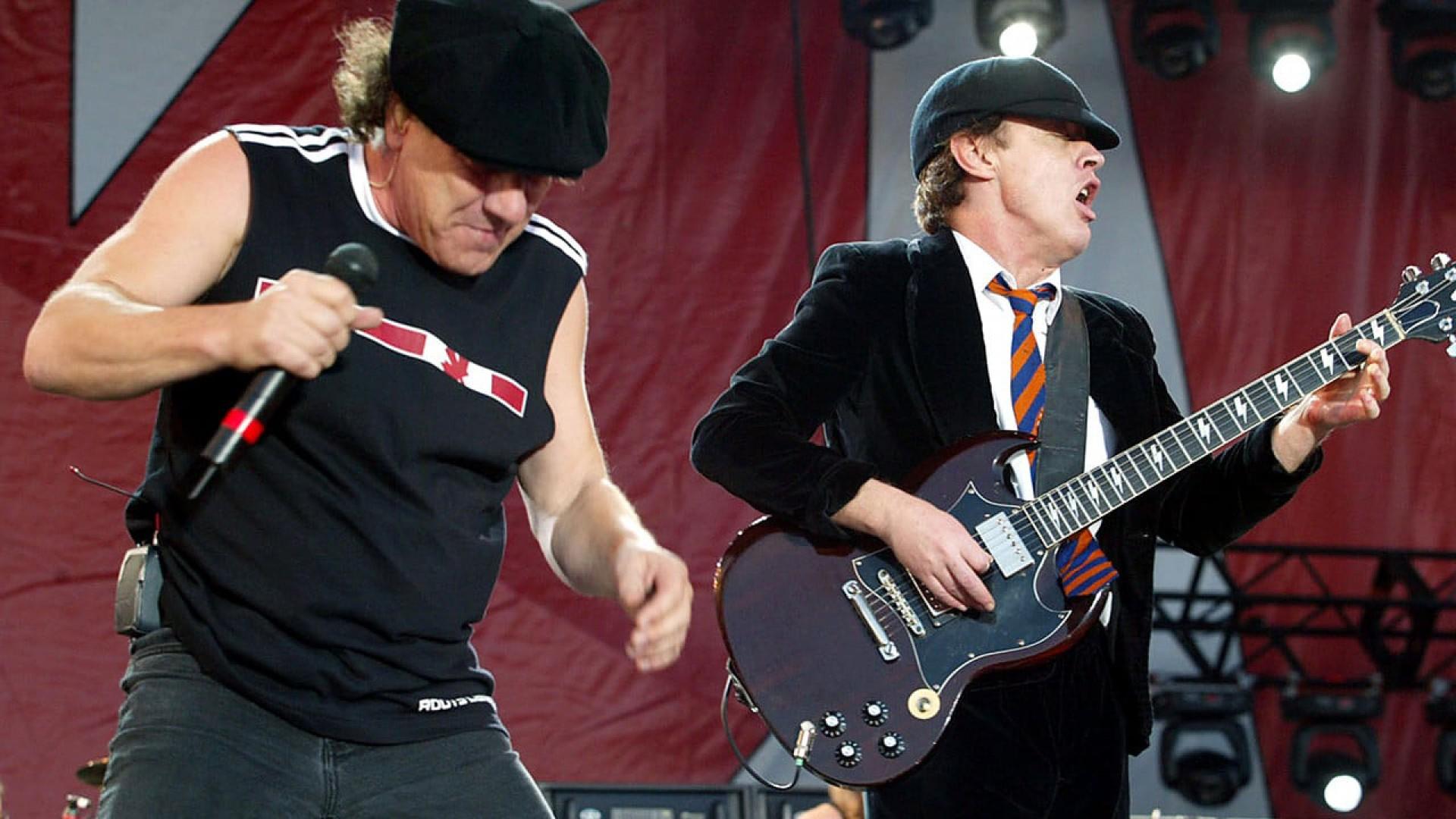 AC/DC: Stiff Upper Lip Live