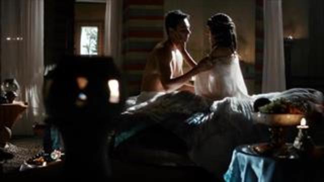 José e Azenate têm sua primeira noite de amor