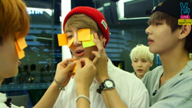 [Short Clip] RUN BTS Live in Thailand - POST IT GAME