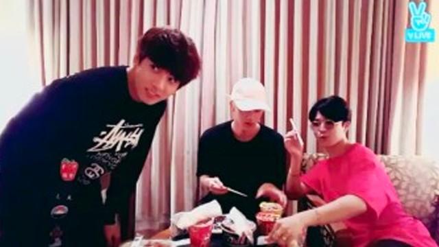 BTS Live in Osaka (만다꼬 + Eat Jin)