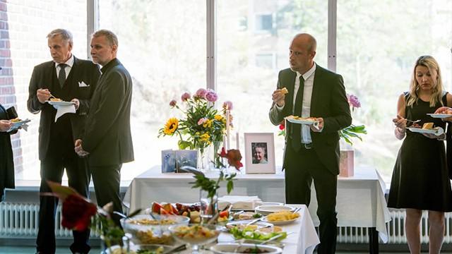 Lähes kuollut mummo