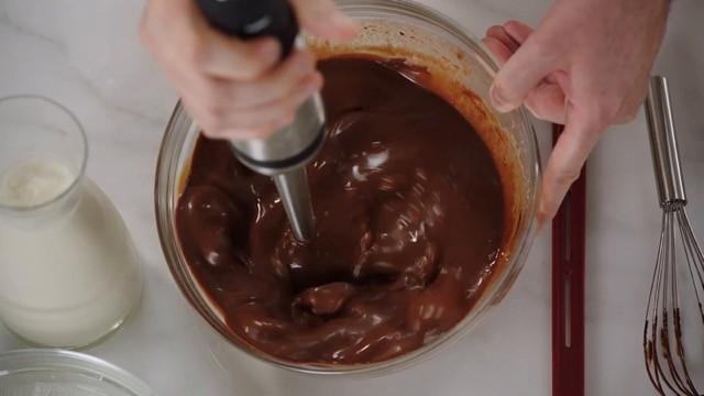 Chocolate Cake Filling: Mousse