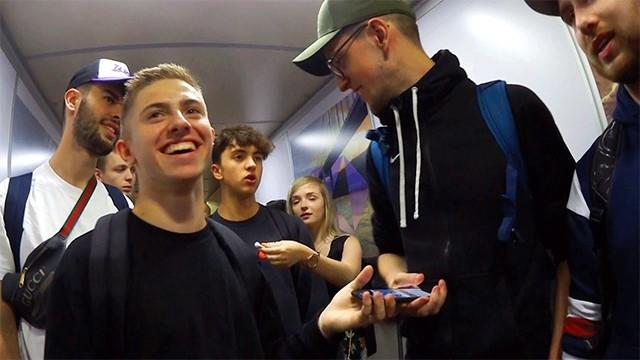 On balance Inoxtag dans la piscine de la Villa