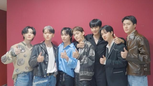 엑소엘로 삼행시!ㅣ 'Cream Soda' 음악방송 대기실 비하인드