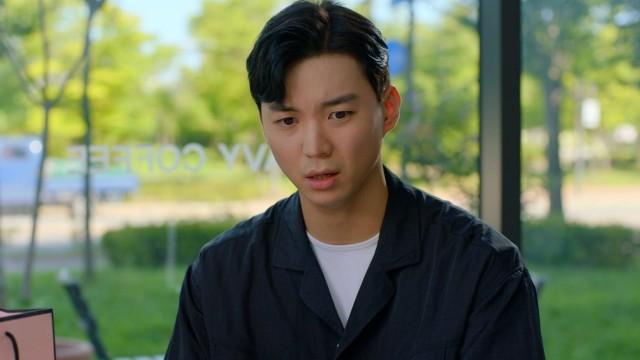 Jung Ae Walks Past Dong Gu