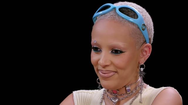 Doja Cat Is Doing Great While Eating Spicy Wings
