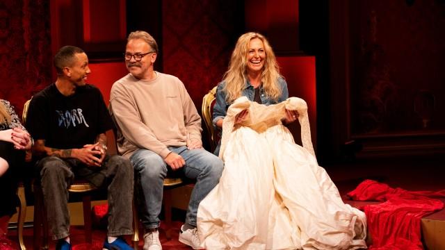 There are a thousand pearls in the glass