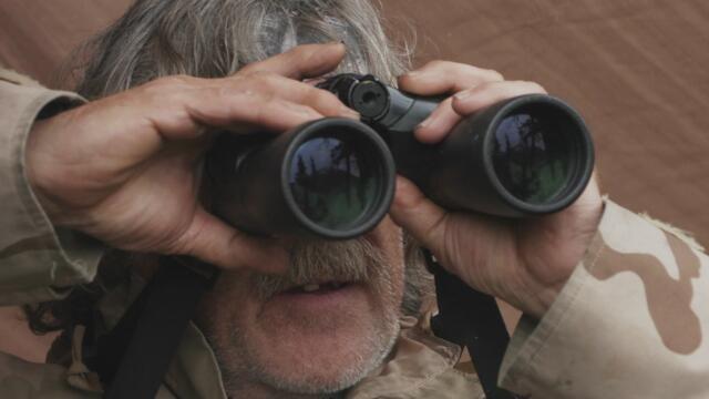 Alaska: Grizzly Standoff