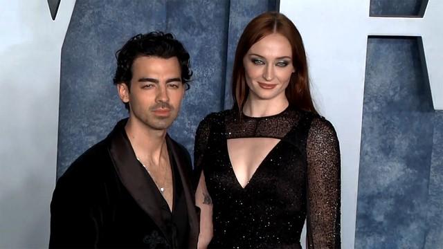 Divorcing Jonas - Joe & Sophie