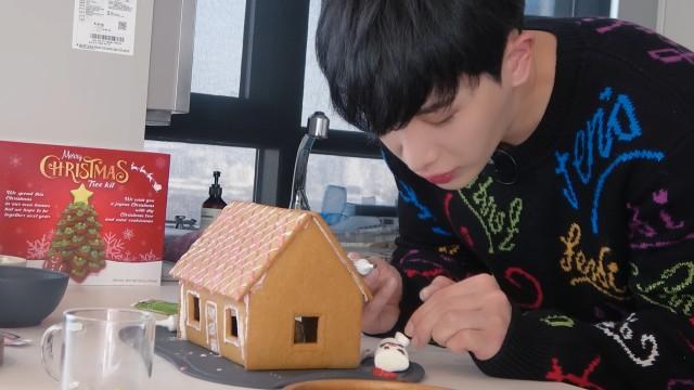 Creating a Christmas Village l Cookie House & Cookie Tree