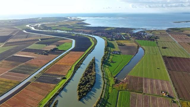 アドリア海の大デルタが育んだ古都