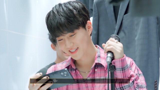 SUHO 수호 'Grey Suit' MV Behind The Scenes