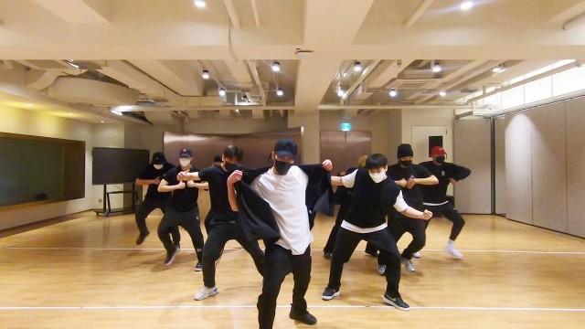 XIUMIN 시우민 'Shake' Dance Practice