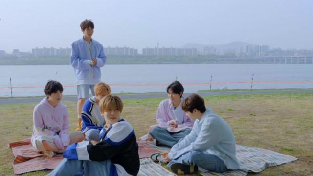 Han River Picnic and Pantomime Busking | Wishful Picnic Day