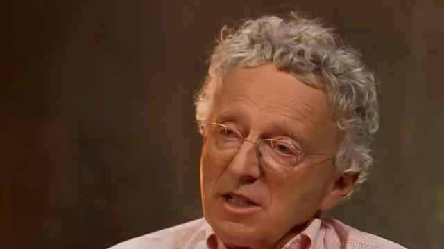 NELSON MONFORT : L’OVNI QU’IL A VU, SON COUP DE GUEULE SUR LES JO ET SA CARRIÈRE INCROYABLE