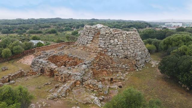 スペイン 地中海の島に謎の巨石遺跡