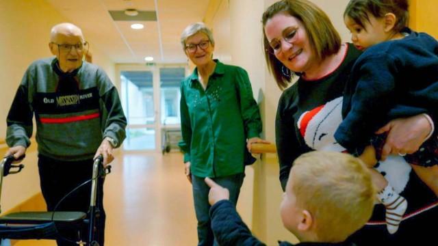 Opa wohnt im Kindergarten