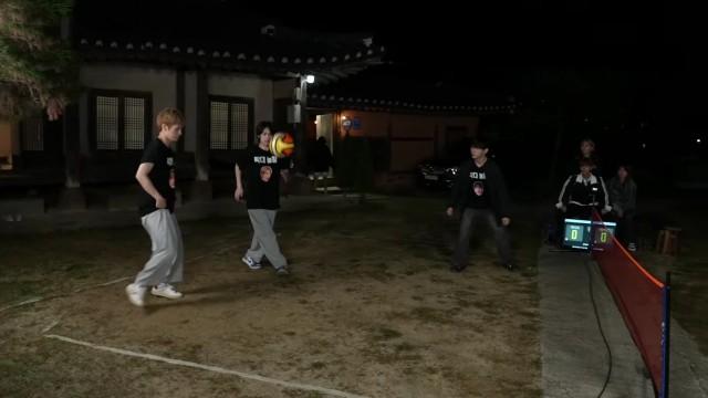 Ep.4 Showy Footwork in a Foot Volleyball Battle! Who Will Be the Winner?