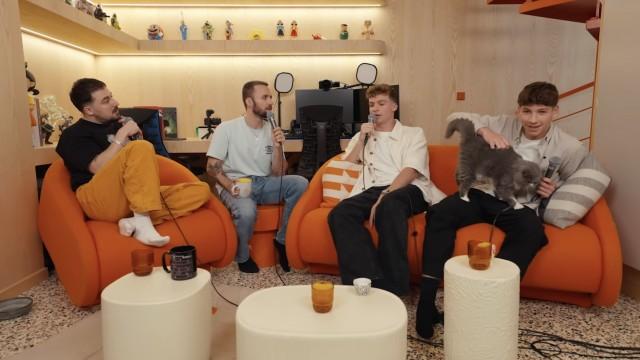  Léon Marchand et Squeezie en chaussettes (ft Freddy Gladieux & Oscar) - Micro Chaussettes #2 