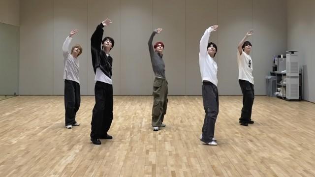 ‘Over The Moon’ Dance Practice