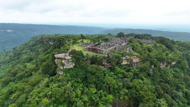 聖なる山！断崖に立つ天空寺院