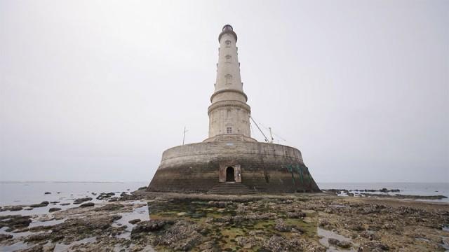 海のヴェルサイユ400年現役の灯台