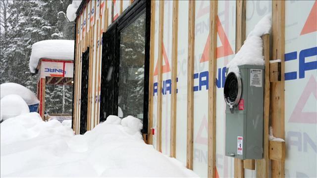 Des résidences neuves sans électricité