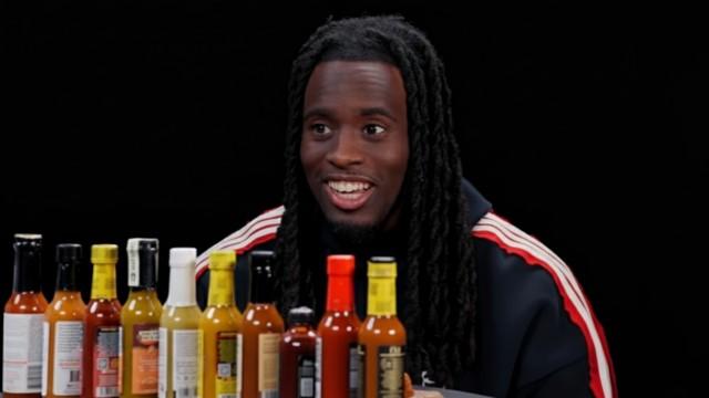 Kai Cenat Calls Sean a Liar While Eating Spicy Wings