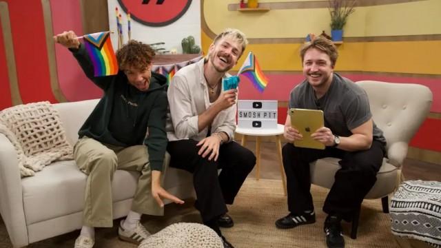 Queer Queries | Reading Reddit Stories
