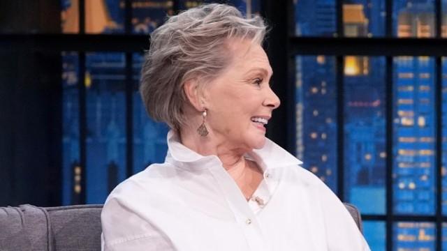 Jean Smart, Molly Gordon