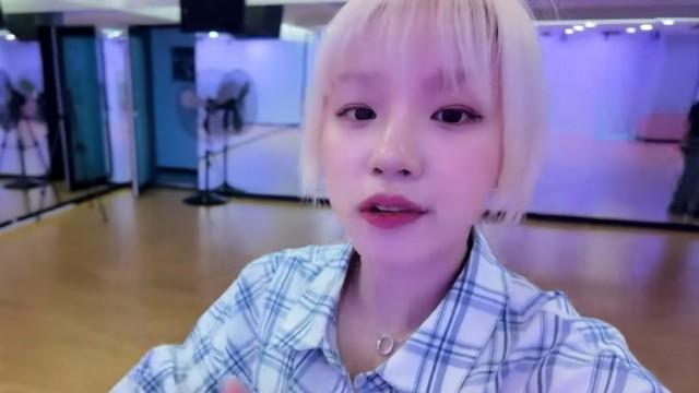 I-TALK #217 YUQI's KCON LA 2025 'Now' Dance Practice Behind