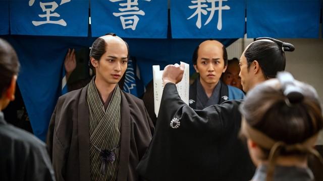 鸚鵡のけりは鴨