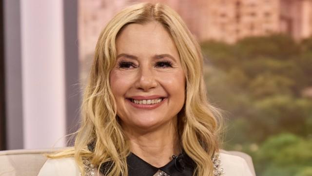 Mira Sorvino, Cristela Alonzo