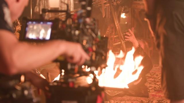 Episode Insider "The Bird Always Knows"