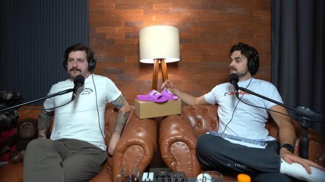 Harmonização de bunda marido cornuber, Virgínia e Vinny Jr, Bíblia enterrada