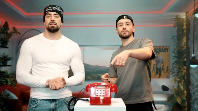 ON REND FOU DES INCONNUS AU TELEPHONE ! (Avec ‪@Djilsi‬ )