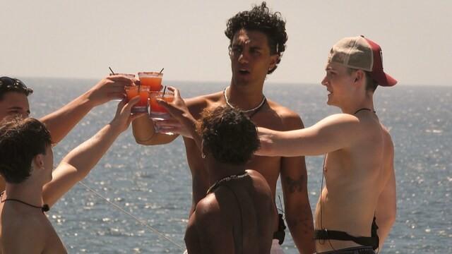 Tenker han med tærne, lissom?