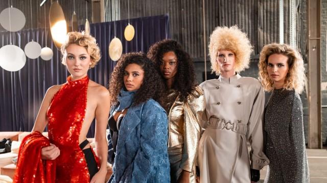 A heavenly beautiful photoshoot & 80s power on the catwalk