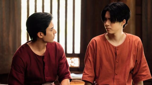 Eyes That Meet in a Sea of Longing