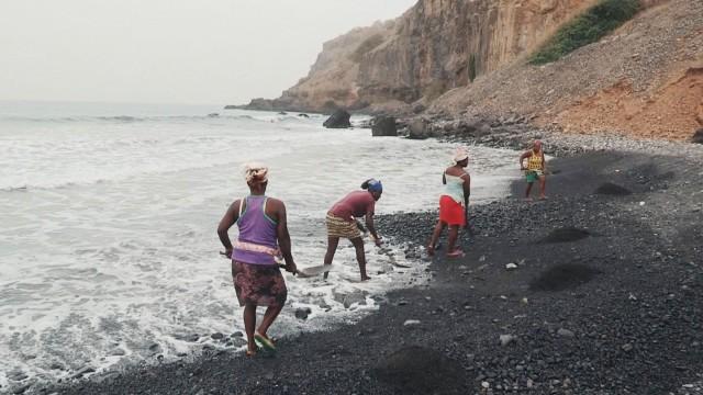 Cap-Vert : les forçats du sable