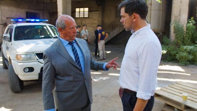 Clemente acorrala a su padre